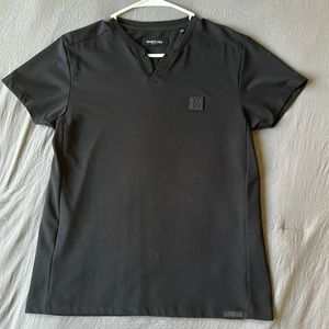 black t-shirt size s from the Kenneth Cole brand